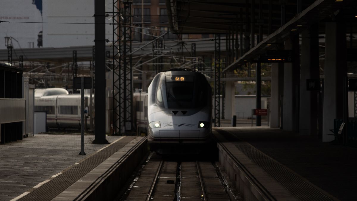 Temor en el AVE por nuevos límites de velocidad de Adif