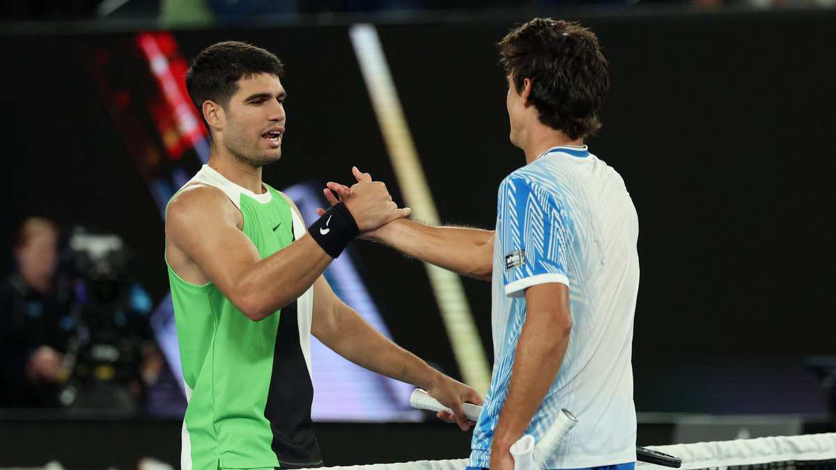 Carlos Alcaraz debuta con victoria en el Abierto de Australia