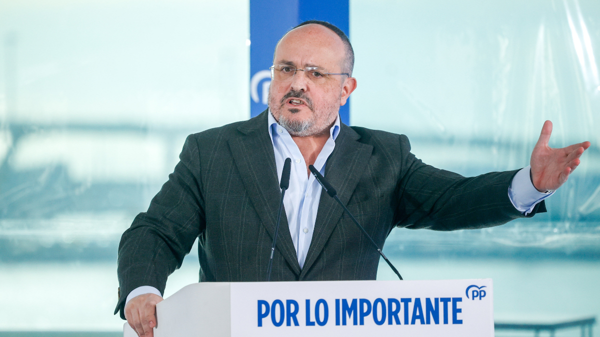 Alejandro Fernández culpa a Sánchez del estado de Rodalies