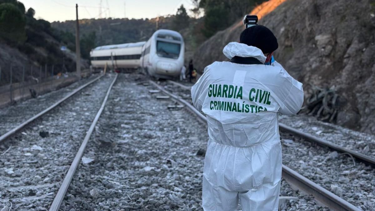 Recuperan tres cadáveres del Alvia accidentado en Adamuz