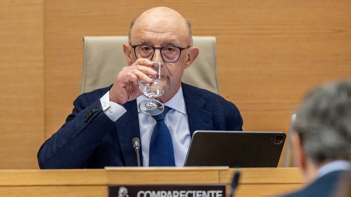 Anticorrupción pide datos de Montoro y Equipo Económico