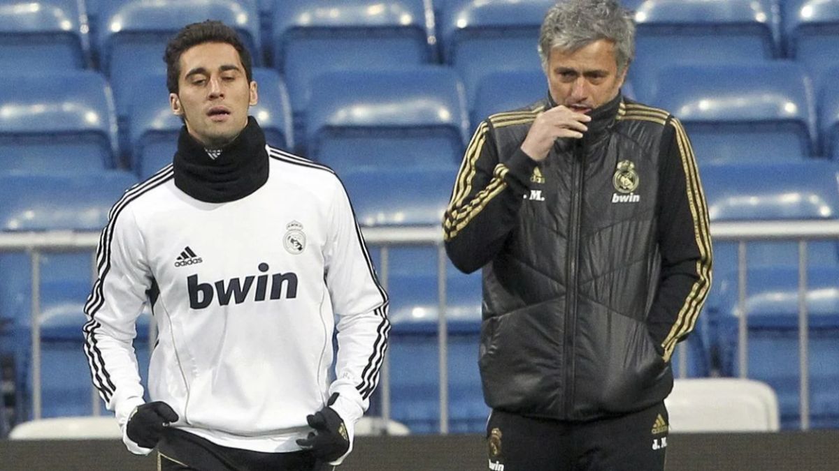 Arbeloa visita a Mourinho en Da Luz por el pase a octavos