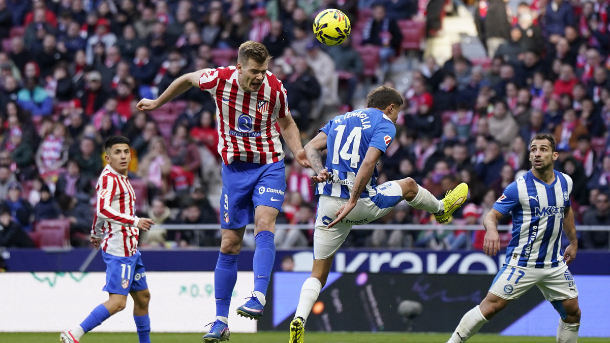 Sorloth decide el triunfo del Atlético frente al Alavés