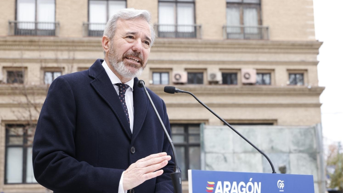 Jorge Azcón pide dimitir a Óscar Puente por el servicio de AVE
