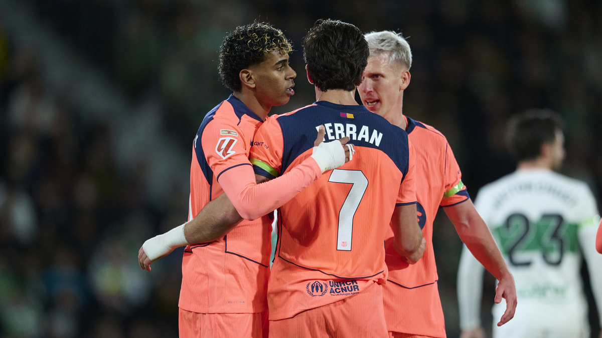 El Barça vence al Elche y se afianza en el liderato