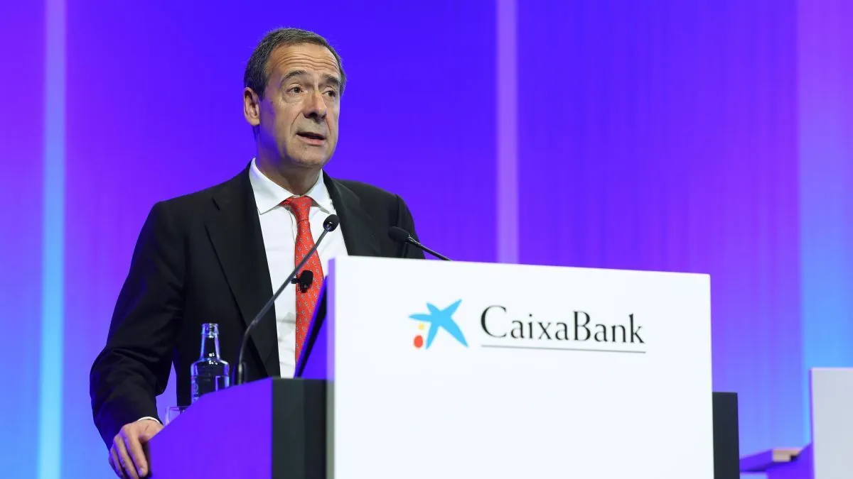Caixabank gana 5.891 millones en 2025 y bate récord histórico