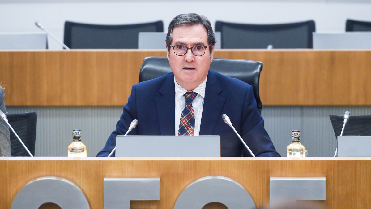 CEOE exige debate parlamentario para regularizar inmigrantes