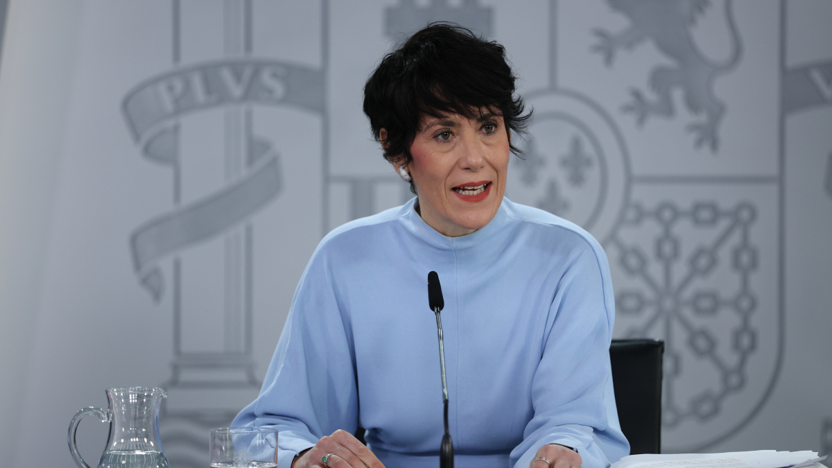 Elma Saiz impulsa la regularización de inmigrantes