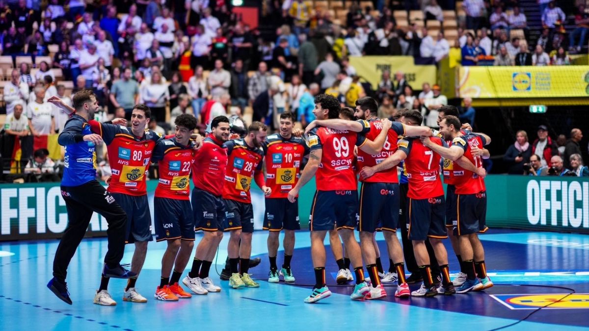 España vence a Francia y sigue en la lucha por el Mundial