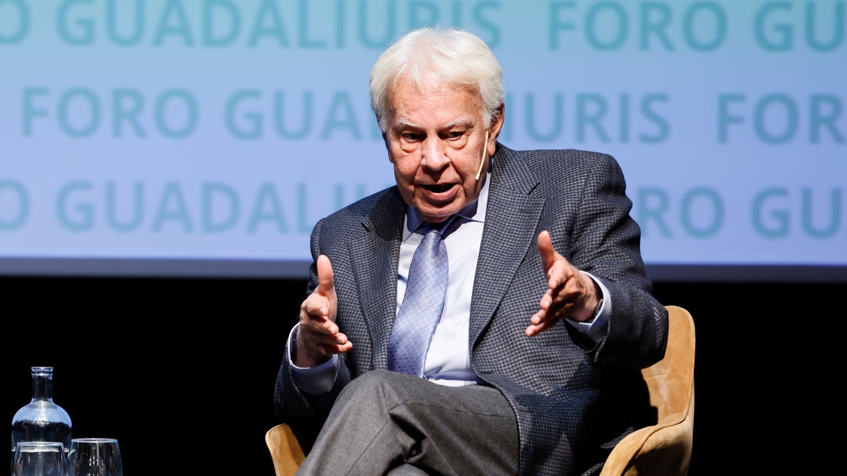 Felipe González critica la gestión tras la crisis ferroviaria