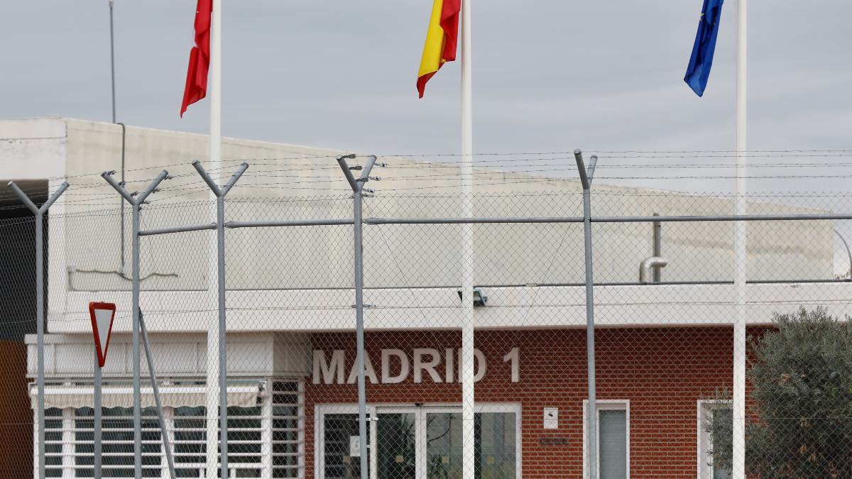 Fuga en la cárcel de Alcalá-Meco: una presa huye en camión