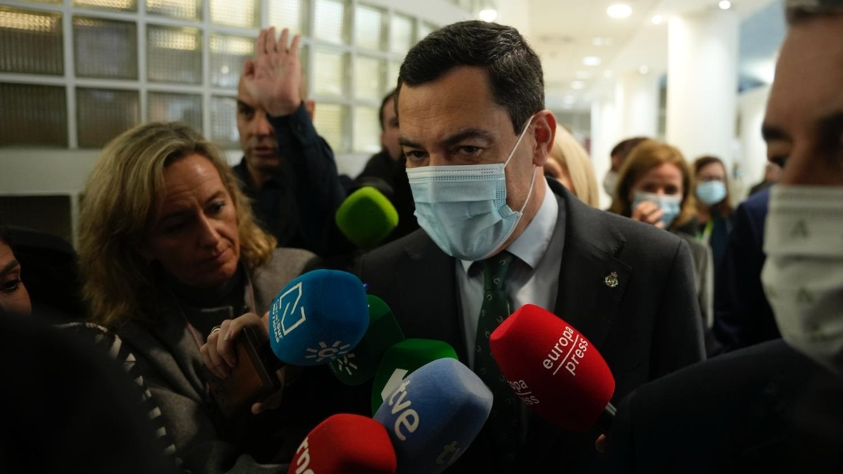 Juanma Moreno alaba el civismo en el funeral de Adamuz