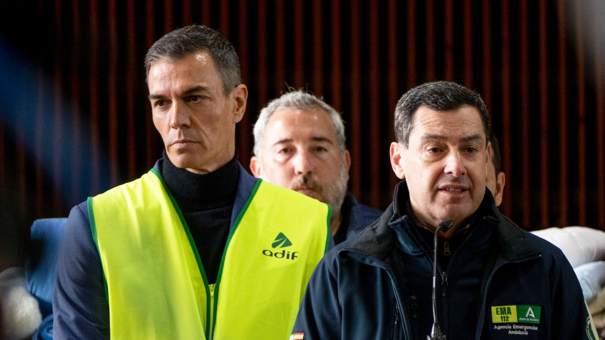 Moreno y Sánchez unidos tras el accidente de tren en Adamuz