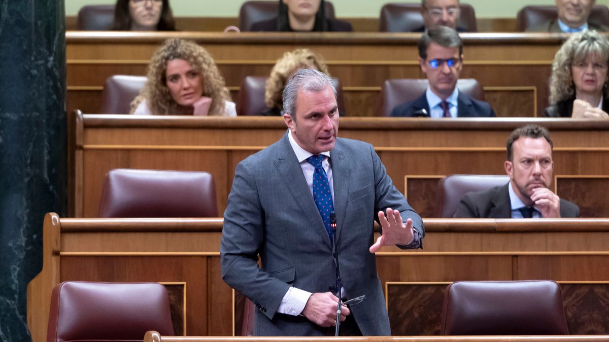 Vox relega a Javier Ortega Smith al gallinero del Congreso