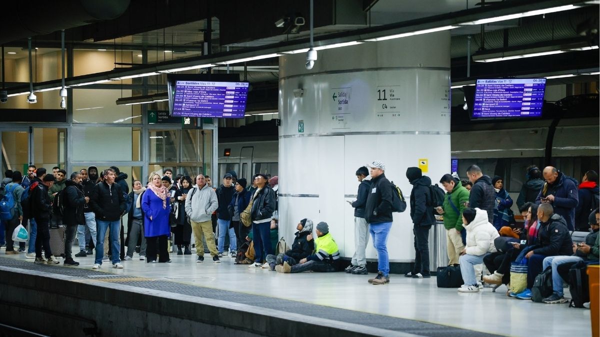 Rodalies recupera el servicio tras dos cortes en Barcelona