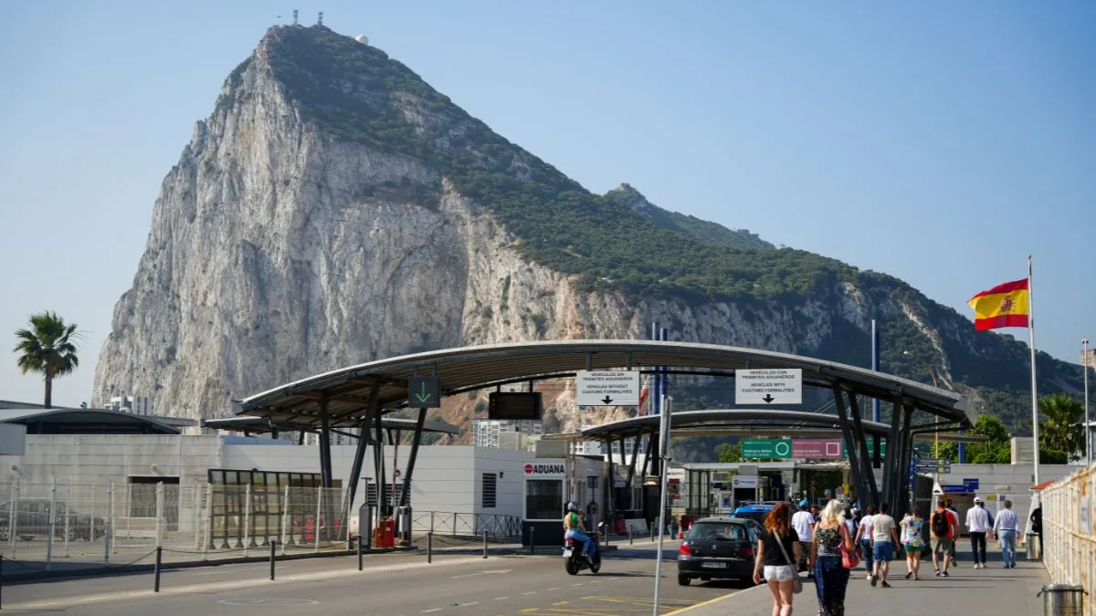 España y Reino Unido acuerdan el fin de la Verja en Gibraltar