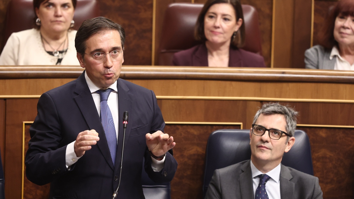 Albares acusa al PP de enviar emisarios a Marruecos