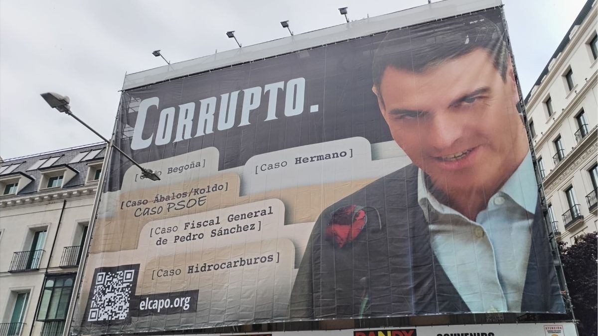 Archivan la denuncia de Sánchez contra Hazte Oír por la lona