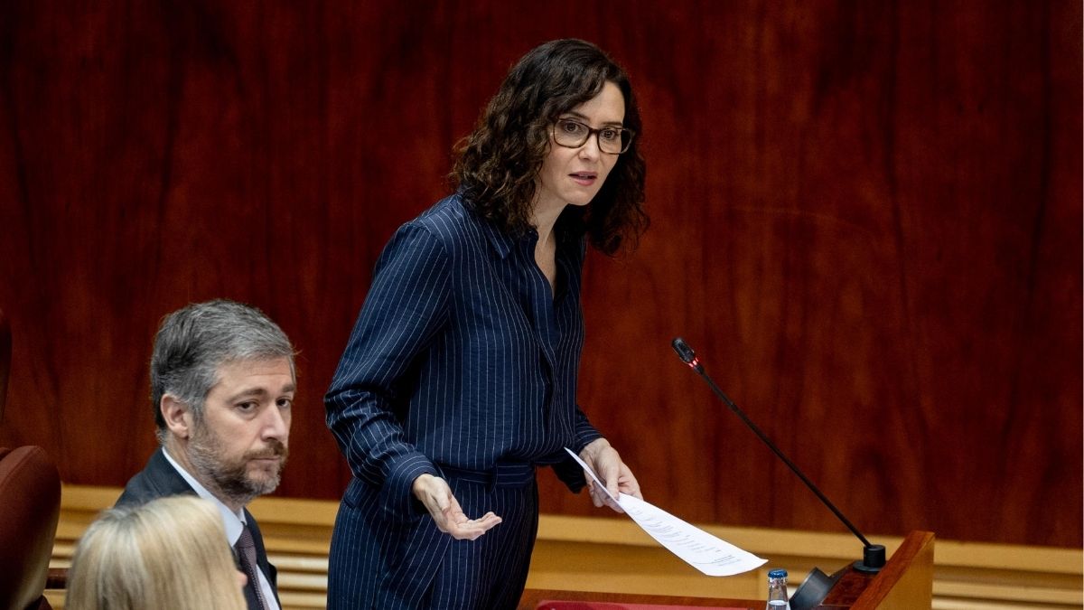 Ayuso defiende la medalla a EE.UU. como un tributo a la nación