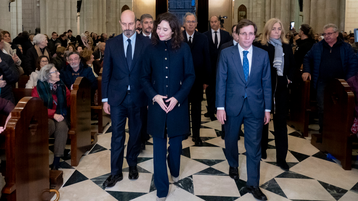 Ayuso niega confrontar con Sánchez por la misa en la Almudena