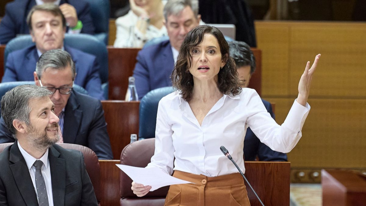 Ayuso impugna el requisito del idioma para inmigrantes