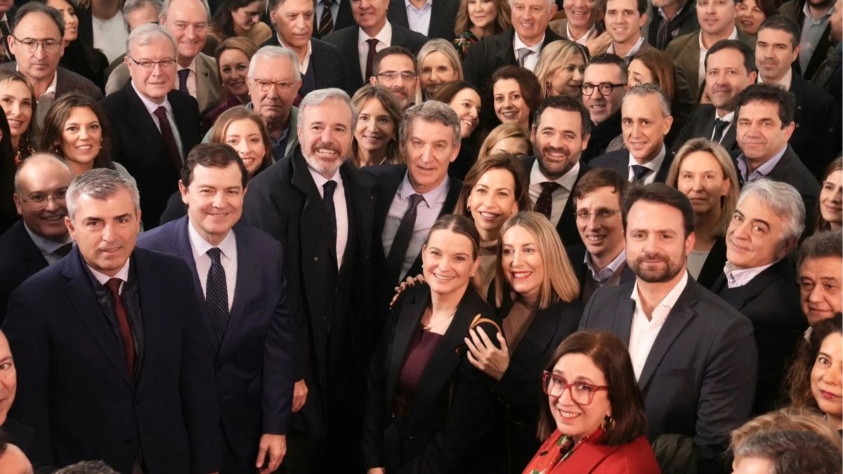 Feijóo pide a Vox responsabilidad para pactar en Aragón