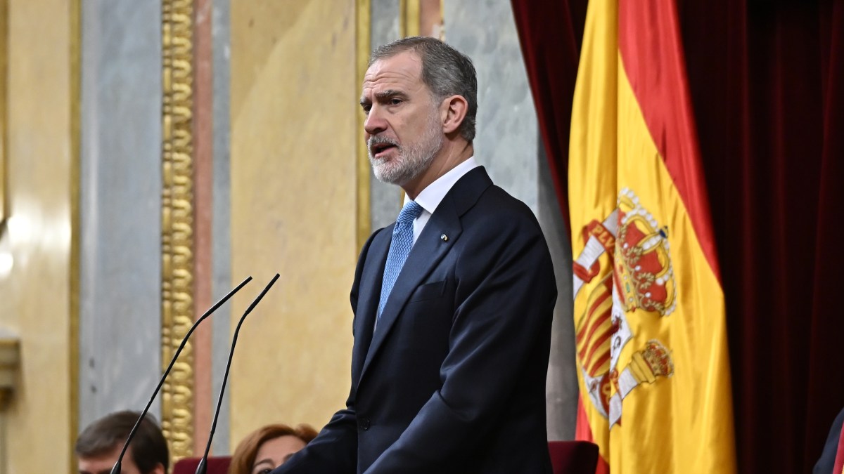 Felipe VI pide cumplir la Constitución en su aniversario