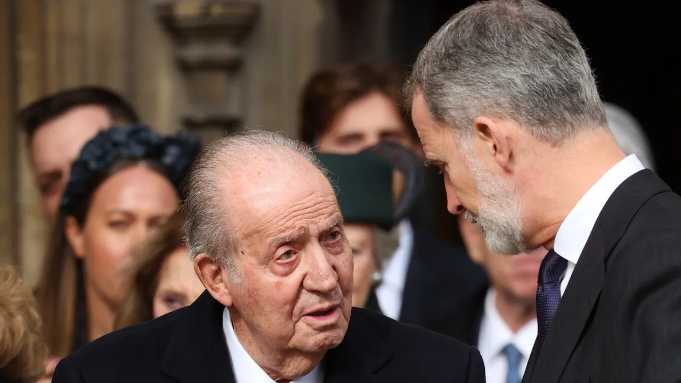 Felipe VI pide a Juan Carlos I tributar en España al volver