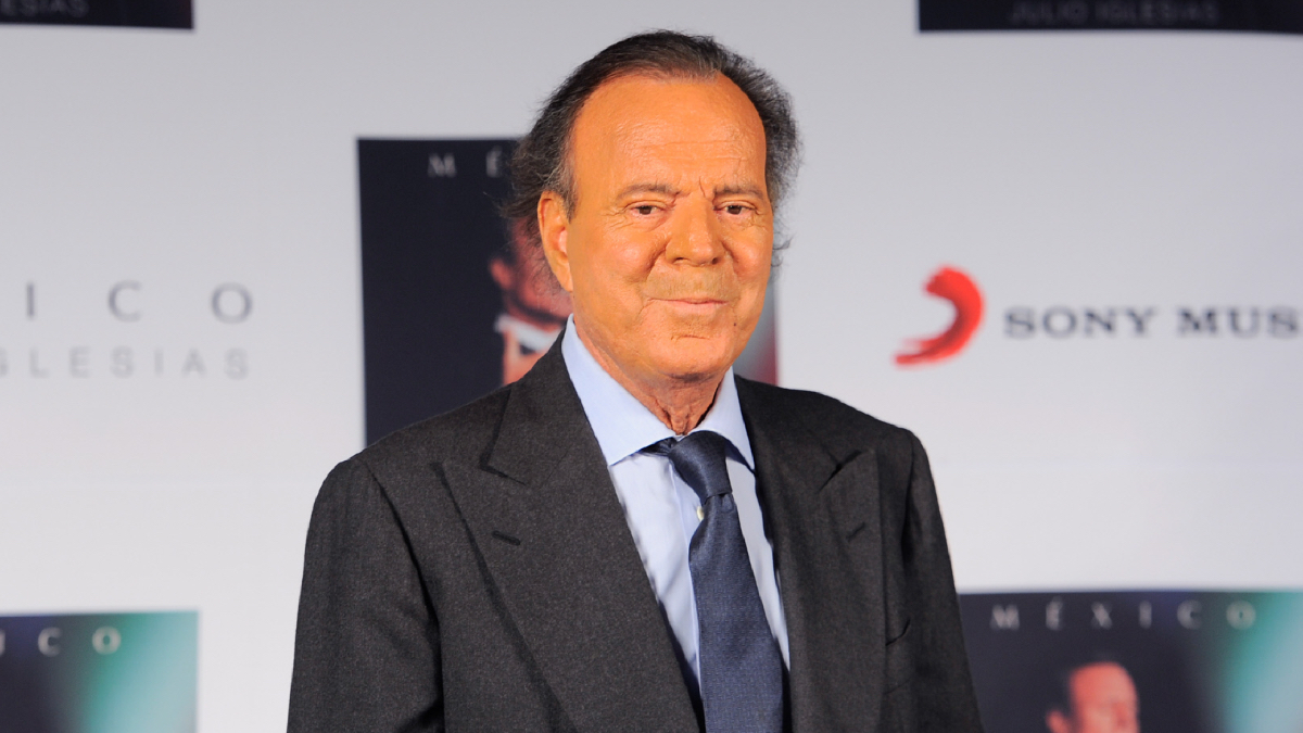 Julio Iglesias demanda a Yolanda Díaz por calumnias