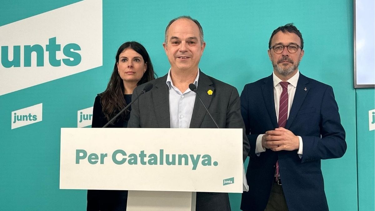 Junts exige a Salvador Illa comparecer por el colapso