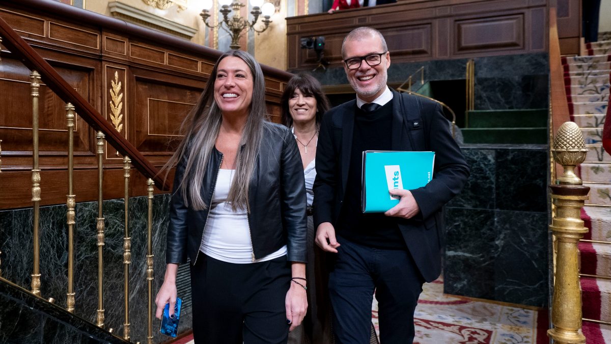 Junts rechaza el plan de Vox y tendrá su propia ley del burka