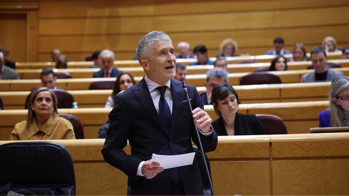 Marlaska defiende la baliza V16 y el PP denuncia intereses
