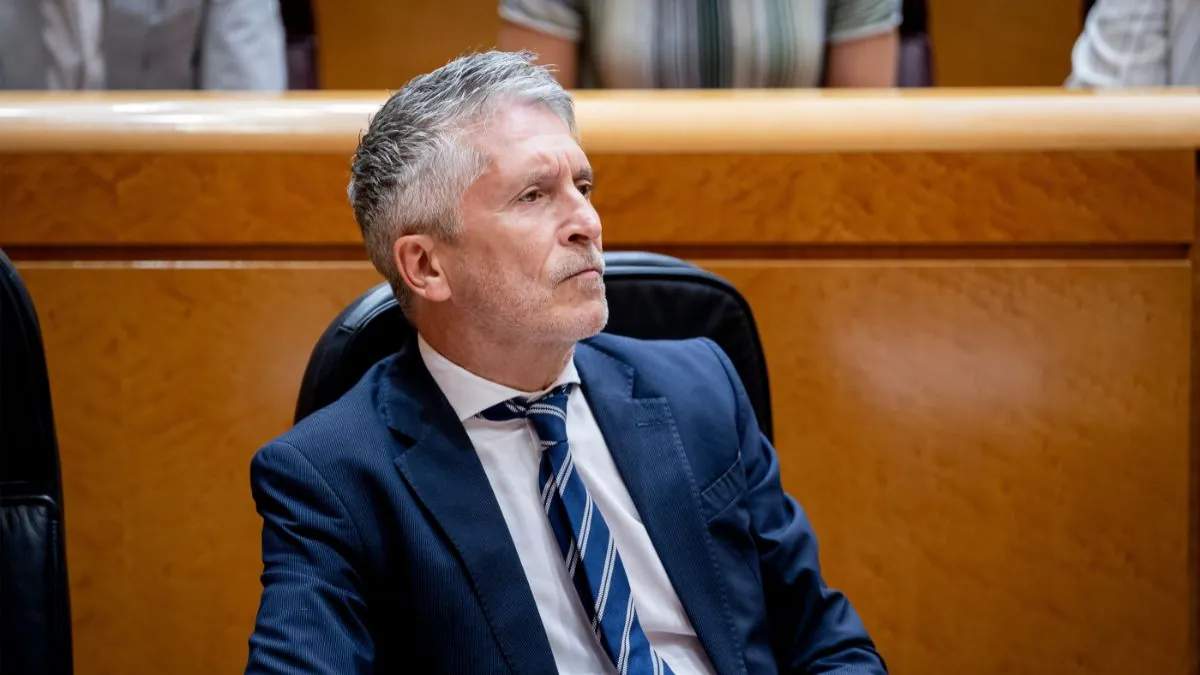 Marlaska aclara las sanciones por no usar la baliza V16