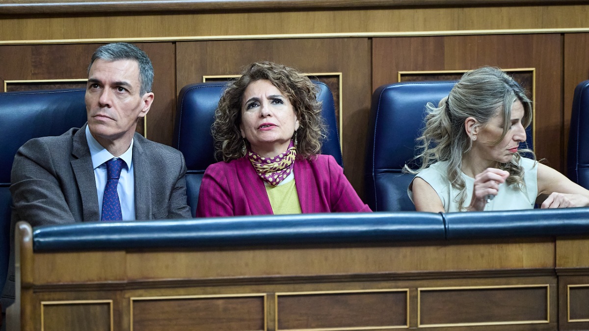 Montero vota por error contra ayudas a víctimas de Adamuz