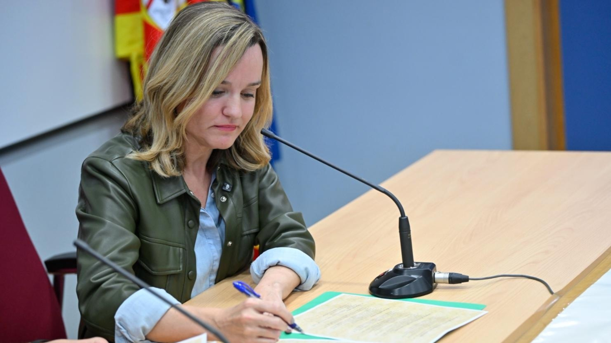 Pilar Alegría pide el voto en Aragón para frenar a PP y Vox