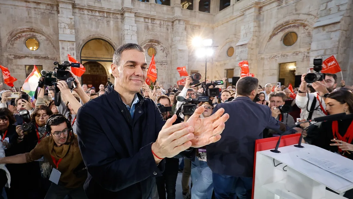 Sánchez tacha de destructiva la oposición de PP y Vox
