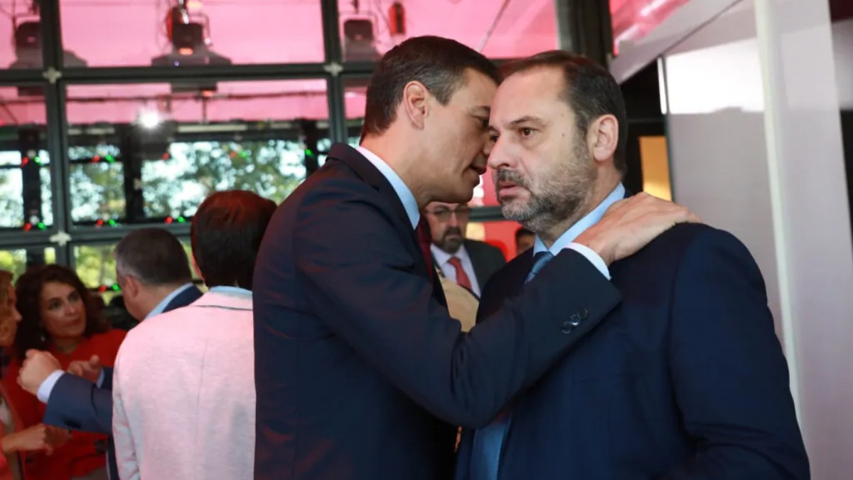 Sánchez, crisis del PSOE y control a redes sociales en España