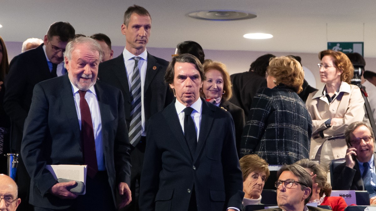 Aznar reclama una mayoría plural ante la cúpula del PP