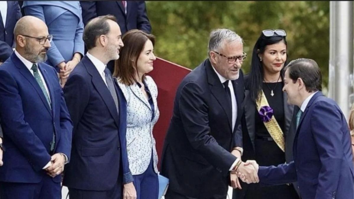 Carlos Pollán (Vox) asciende a su pareja en las Cortes