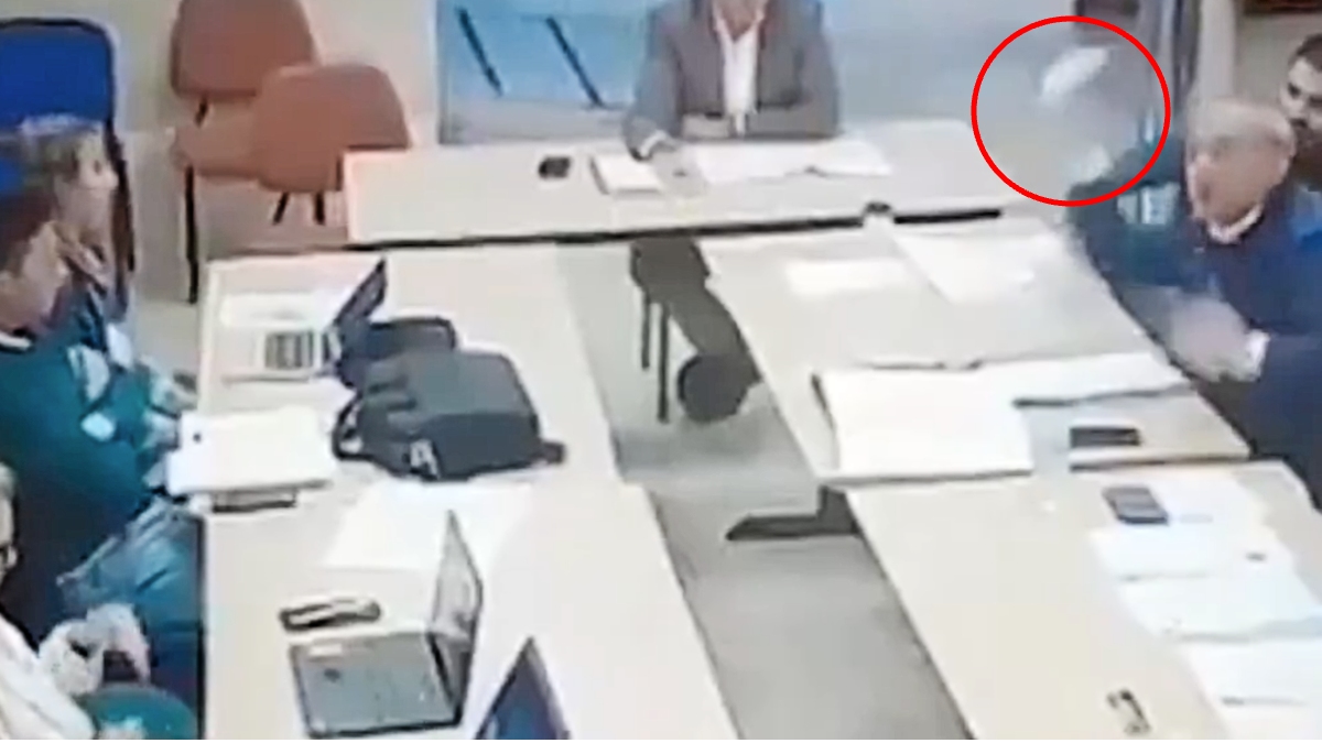 Dimite el edil del PSOE en Aranjuez por tirar café a Vox