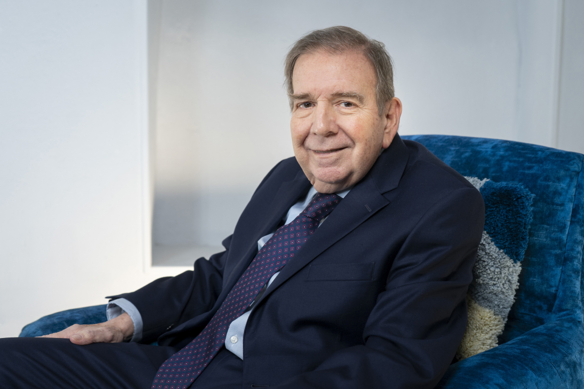 Edmundo González suspende su agenda por una dolencia de cadera