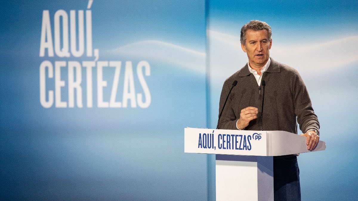 Feijóo pide el voto al PP y acusa a Vox de ayudar a Sánchez
