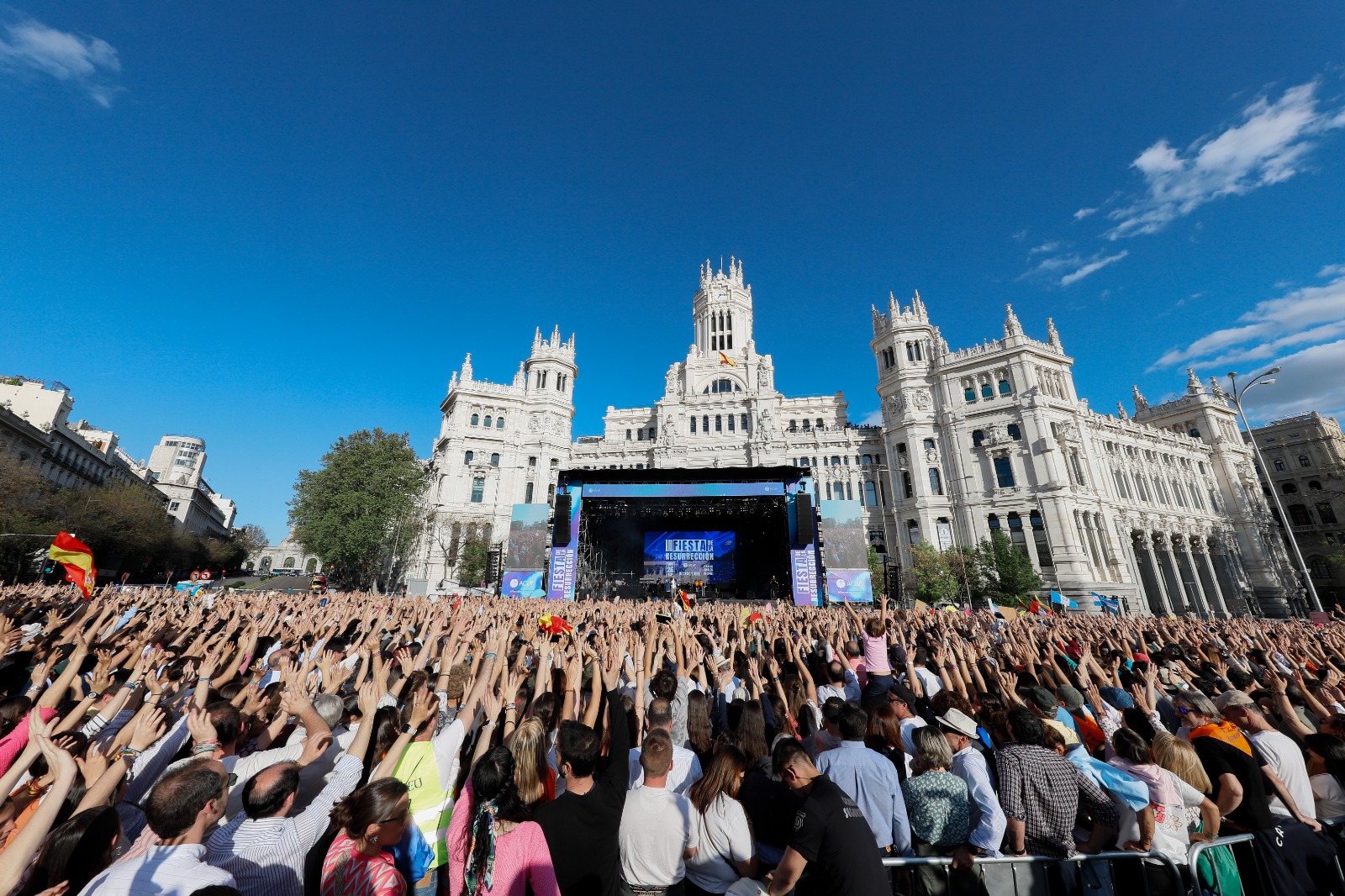 Madrid acoge la IV Fiesta de la Resurrección en Cibeles