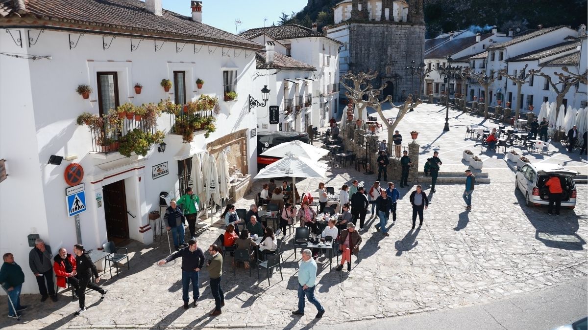 Grazalema recupera el turismo tras el desalojo por lluvias