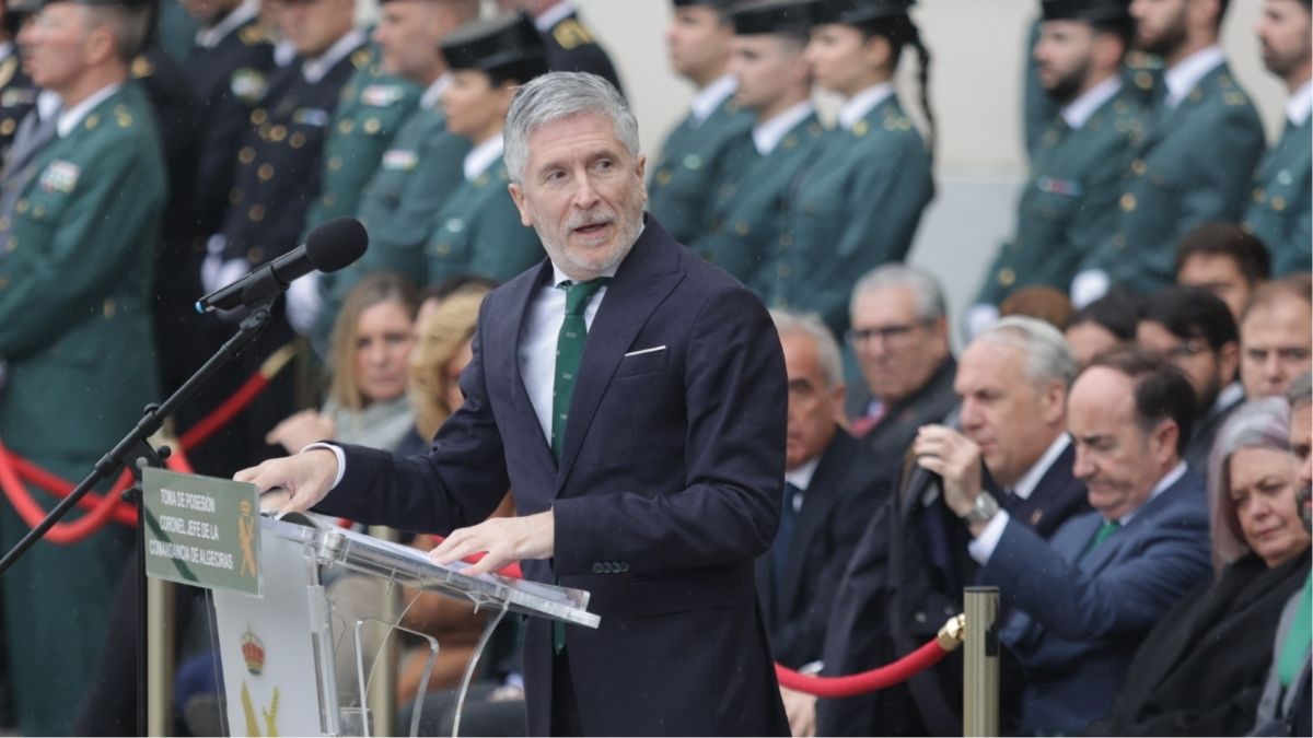 Marlaska pide justicia por los guardias civiles de Barbate