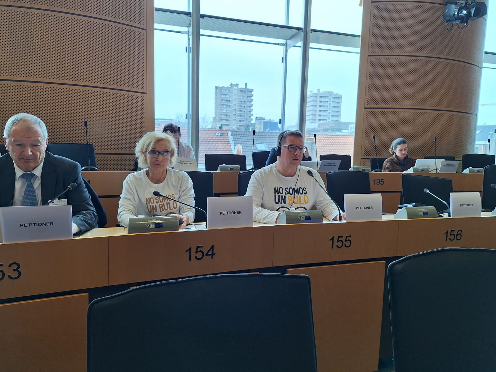 El PSOE abandona a las víctimas de okupación en Bruselas