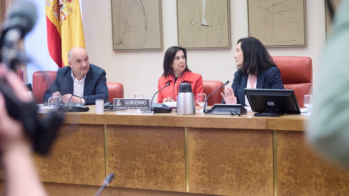 Robles descarta que EE.UU. deje las bases de Rota y Morón