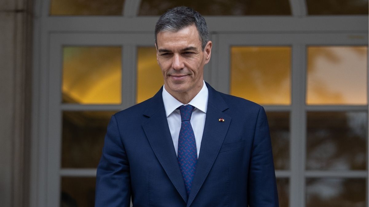 Sánchez honra en Huelva a las víctimas del accidente de Adamuz