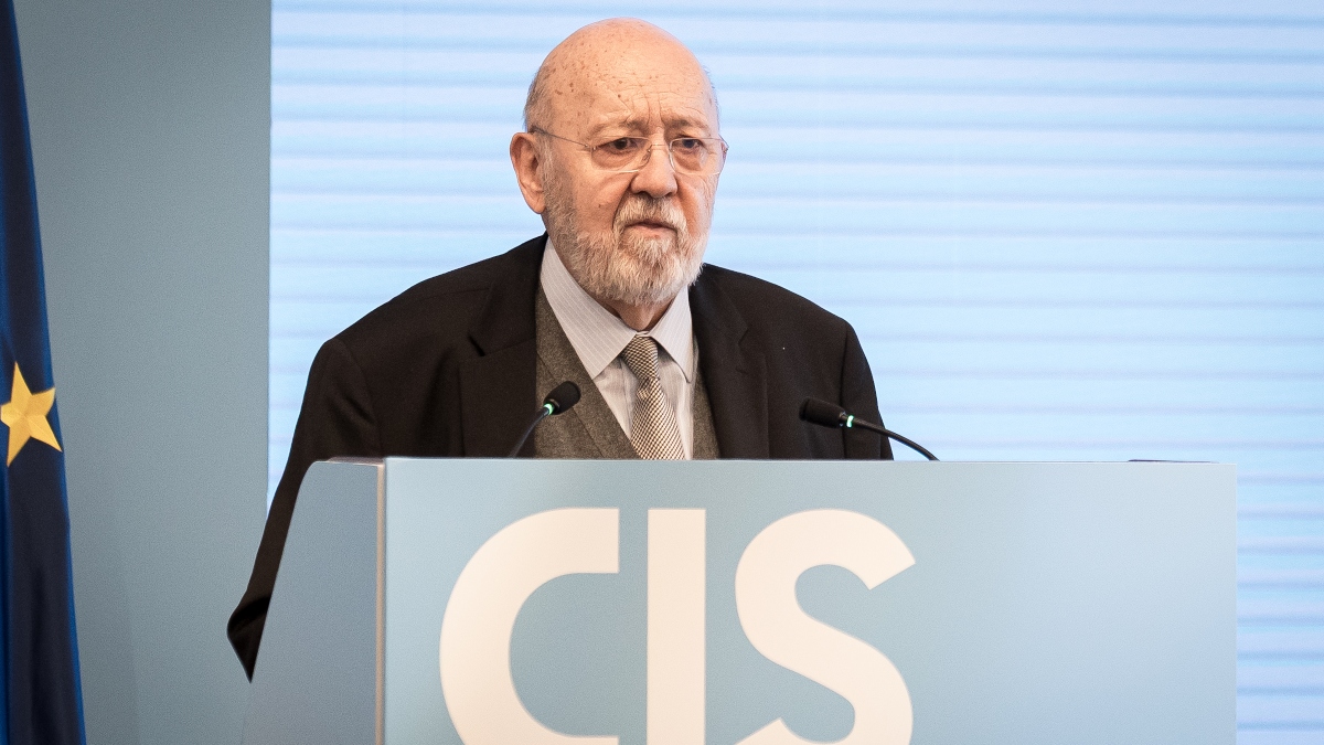 Tezanos vincula al PP y Vox con Trump y el fascismo