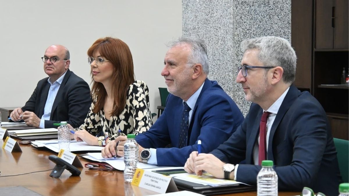Torres cifra en 1.800 los menores trasladados a la península